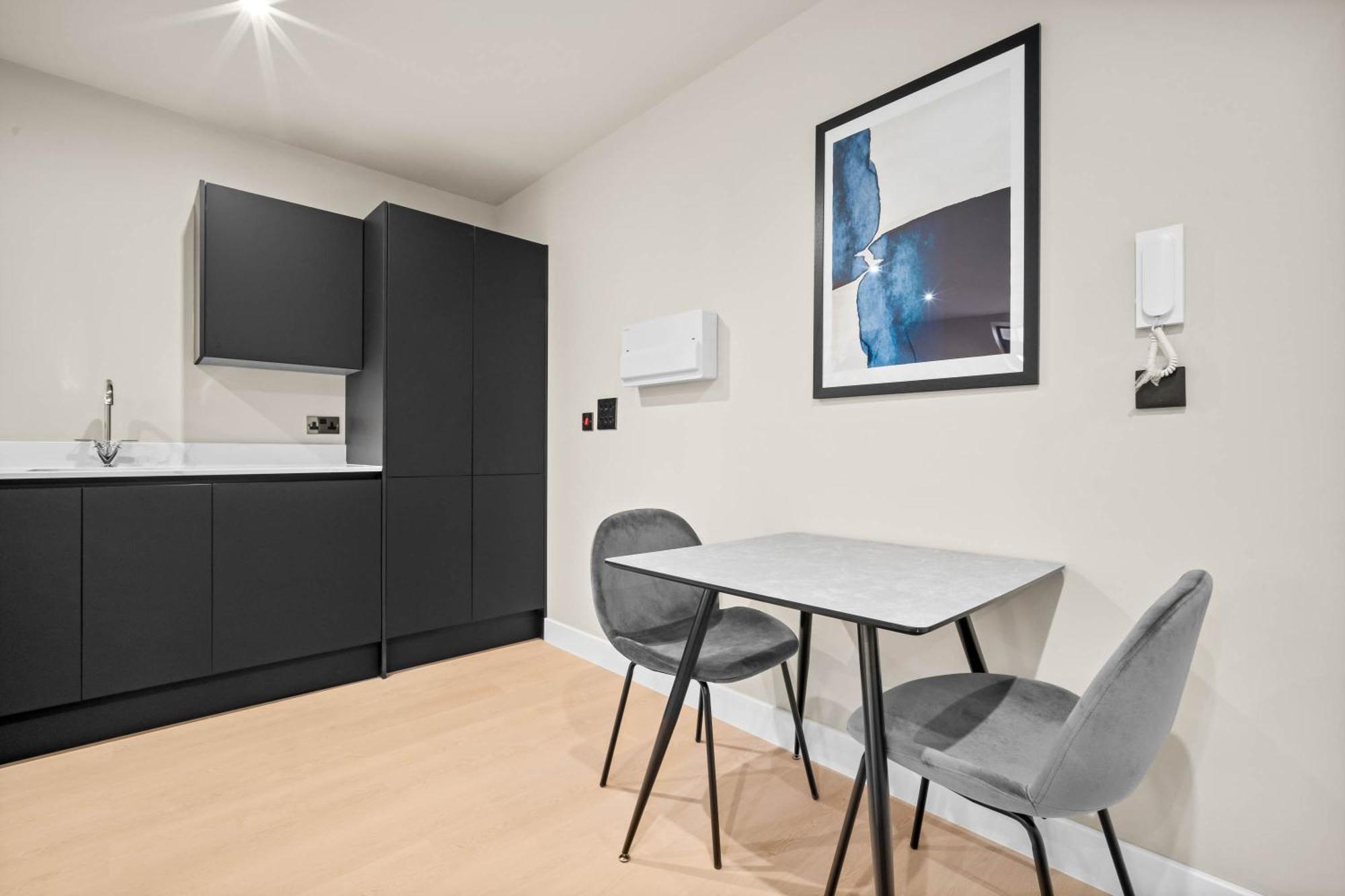 New Build 1 Bed - Sheldon, - Coventry Rd - Close To Airport, Solihull, National Exhibit Centre, Jaguar And Apartment