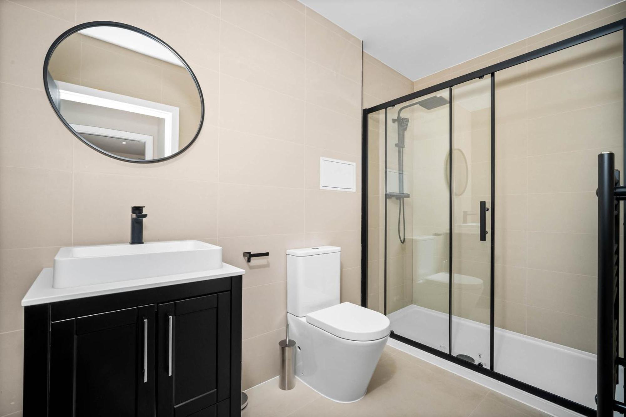 Apartment New Build 1 Bed - Sheldon, - Coventry Rd - Close To Airport, Solihull, National Exhibit Centre, Jaguar And