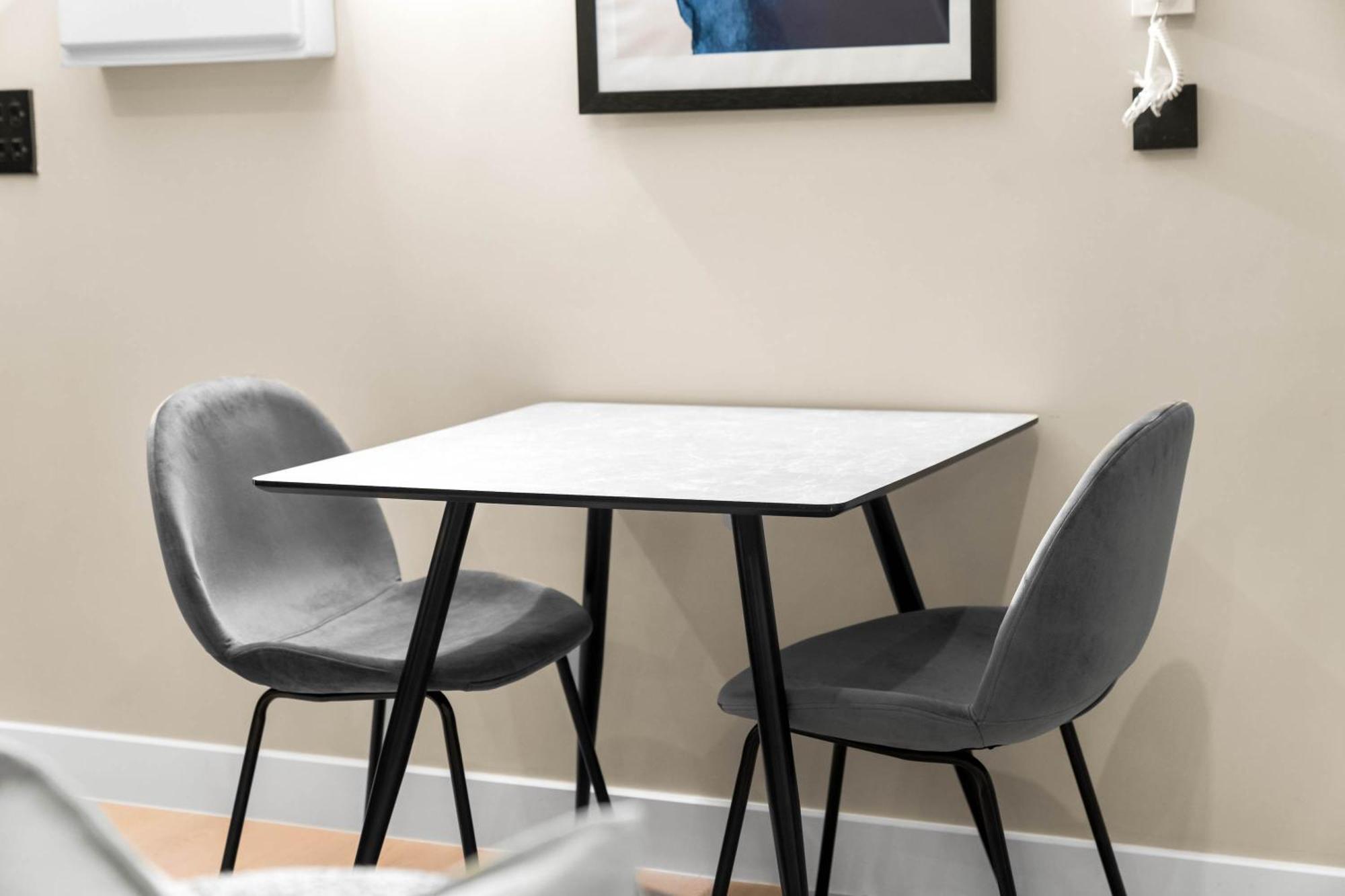 Apartment New Build 1 Bed - Sheldon, - Coventry Rd - Close To Airport, Solihull, National Exhibit Centre, Jaguar And
