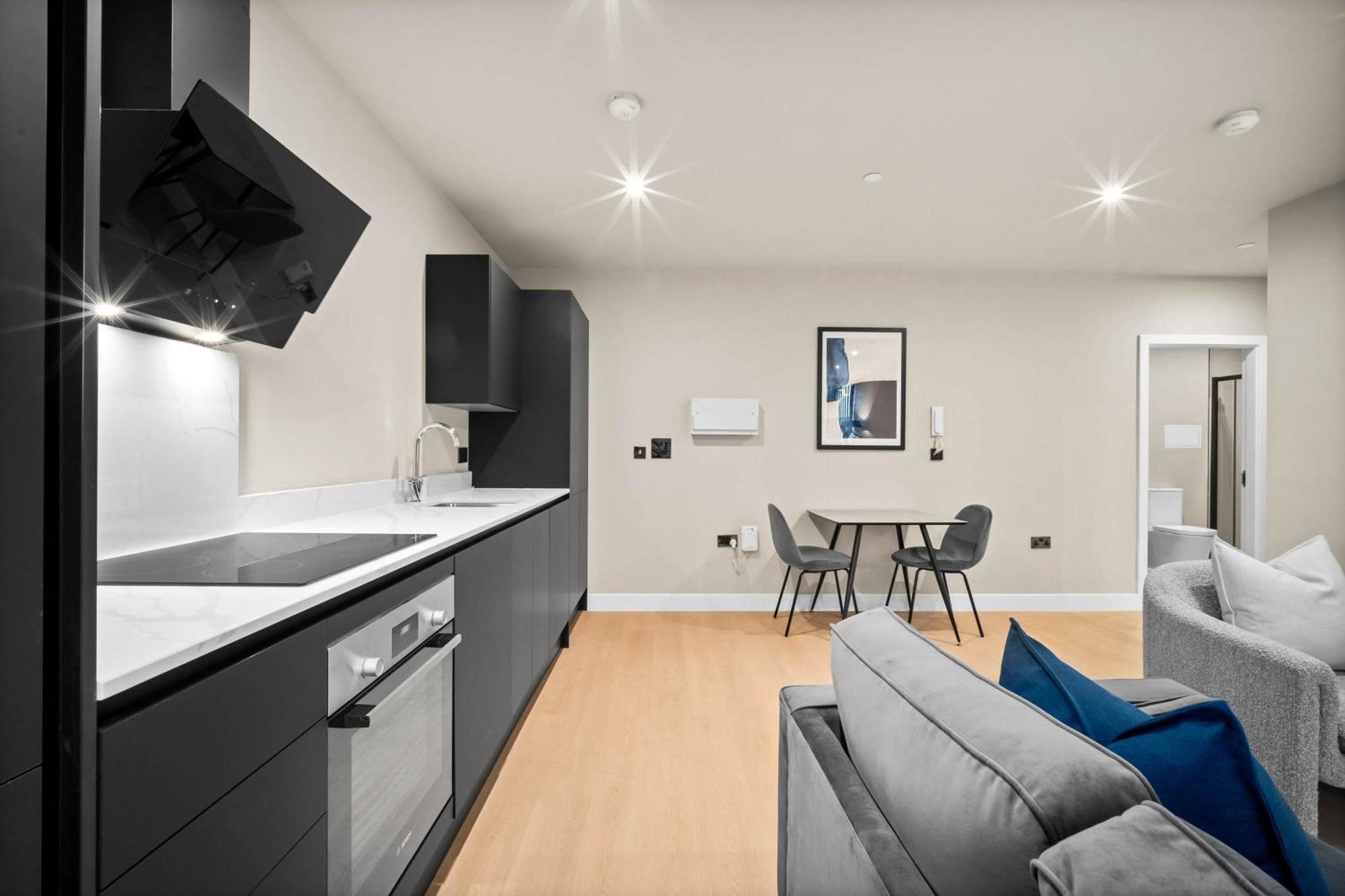 New Build 1 Bed - Sheldon, - Coventry Rd - Close To Airport, Solihull, National Exhibit Centre, Jaguar And * Birmingham